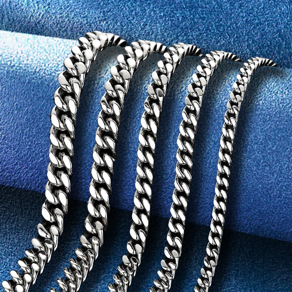 Iced Cuban chain for men’s urban fashion look