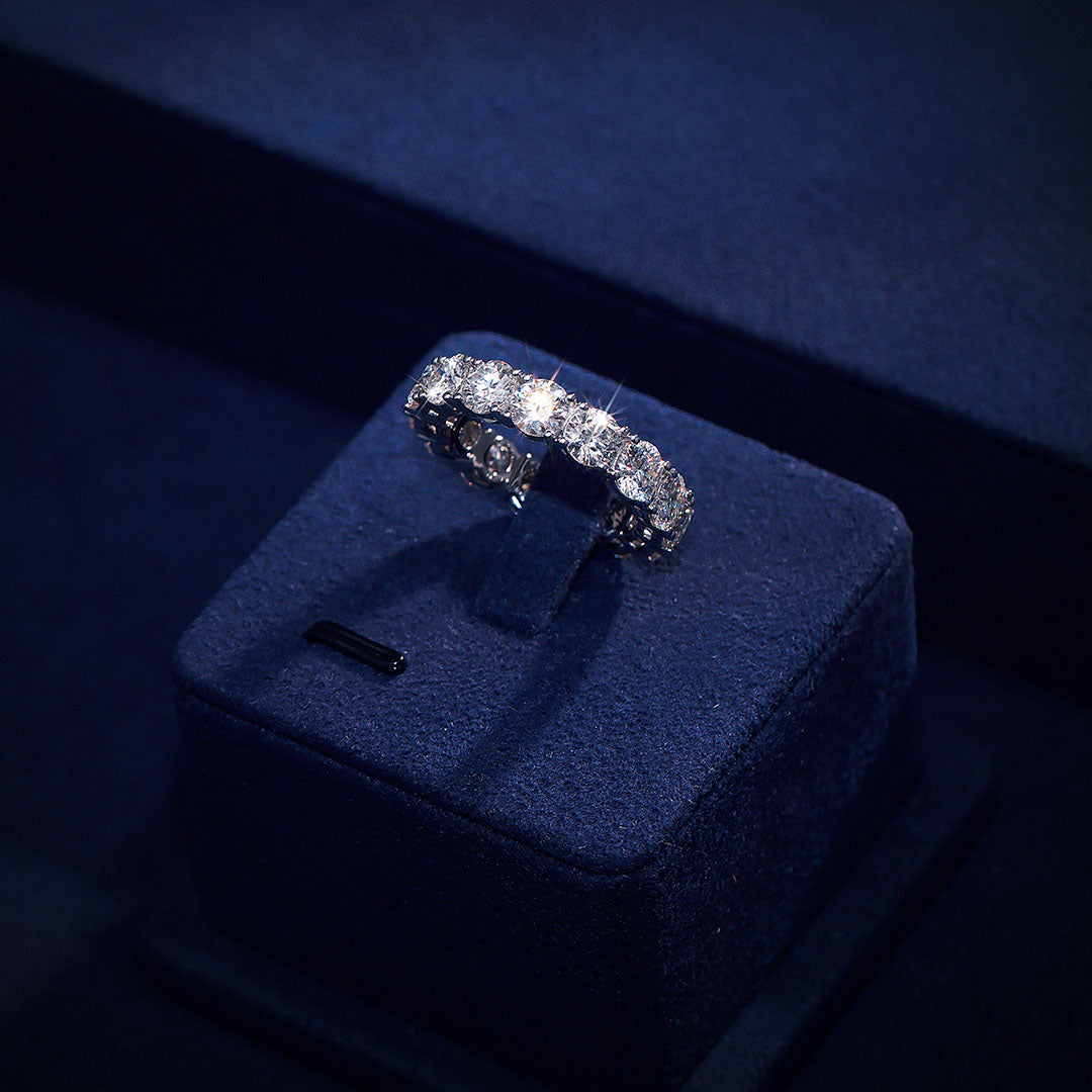 Gifting idea: iced ring with gift packaging